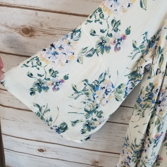 Torrid floral lace up back flowy tunic - Picture 4 of 7